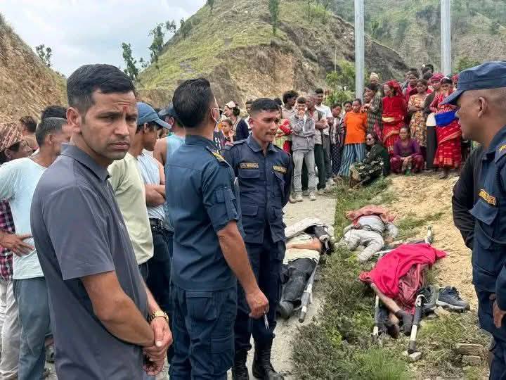 दैलेखमा बोलेरो दुर्घटनाले लियो तीनको  ज्यान:  आमाको काख रित्तियो