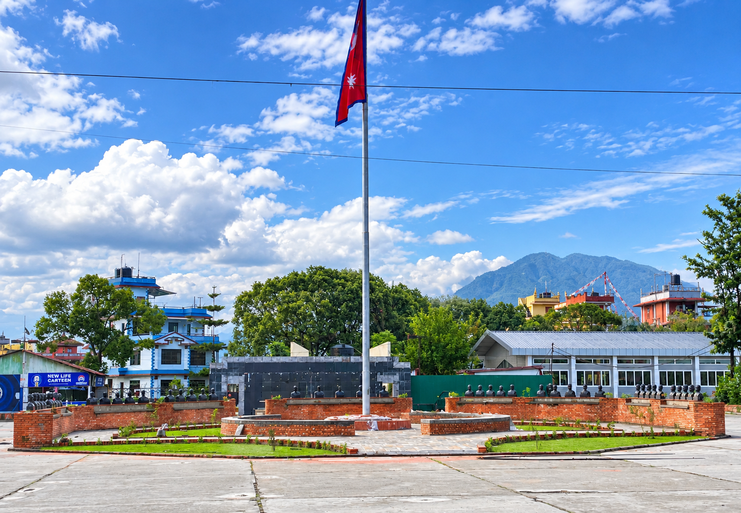 <p>&nbsp; निराज रानाभाट ललितपुर : सातदोबाटोको अन्तर्राष्ट्रिय खेलकुद परिसरभित्र अहिले मौनता र निर्माणको आवाज एकसाथ गुञ्जिएका छन्। ढुङ्गा, सिमेन्ट र शालिकहरूले आकार लिँदै गर्दा त्यहाँ एउटा गहिरो भाव बोलिरहेको छ-यी युवाहरूको बलिदान बिर्सिन हुँदैन। वि.सं. २०८२ भदौ २३ र २४ को जेन-जी आन्दोलनमा ज्यान गुमाएकाहरूको सम्झनामा सुशीला कार्की नेतृत्वको सरकारले निर्णय गरेको ‘जेन-जी शहीद स्मारक…</p>
